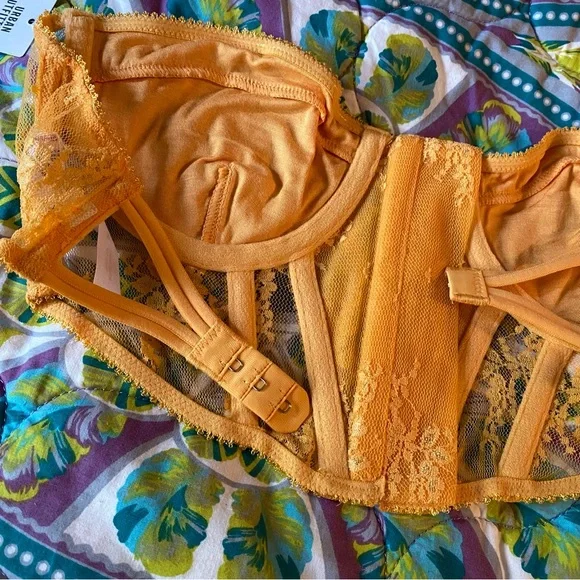 uo lace corset - Picture 8 of 9